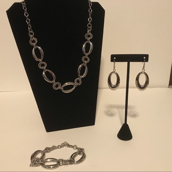 Stainless steel necklace and accessories. - Picture 8 of 8